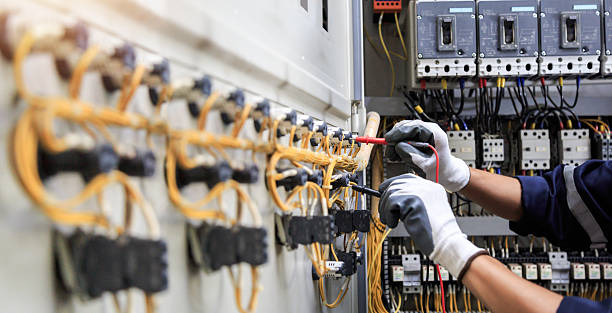 Professional Electrician technician working in Elton, LA